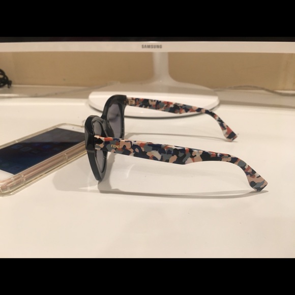 Fendi Sunglasses - Picture 2 of 4